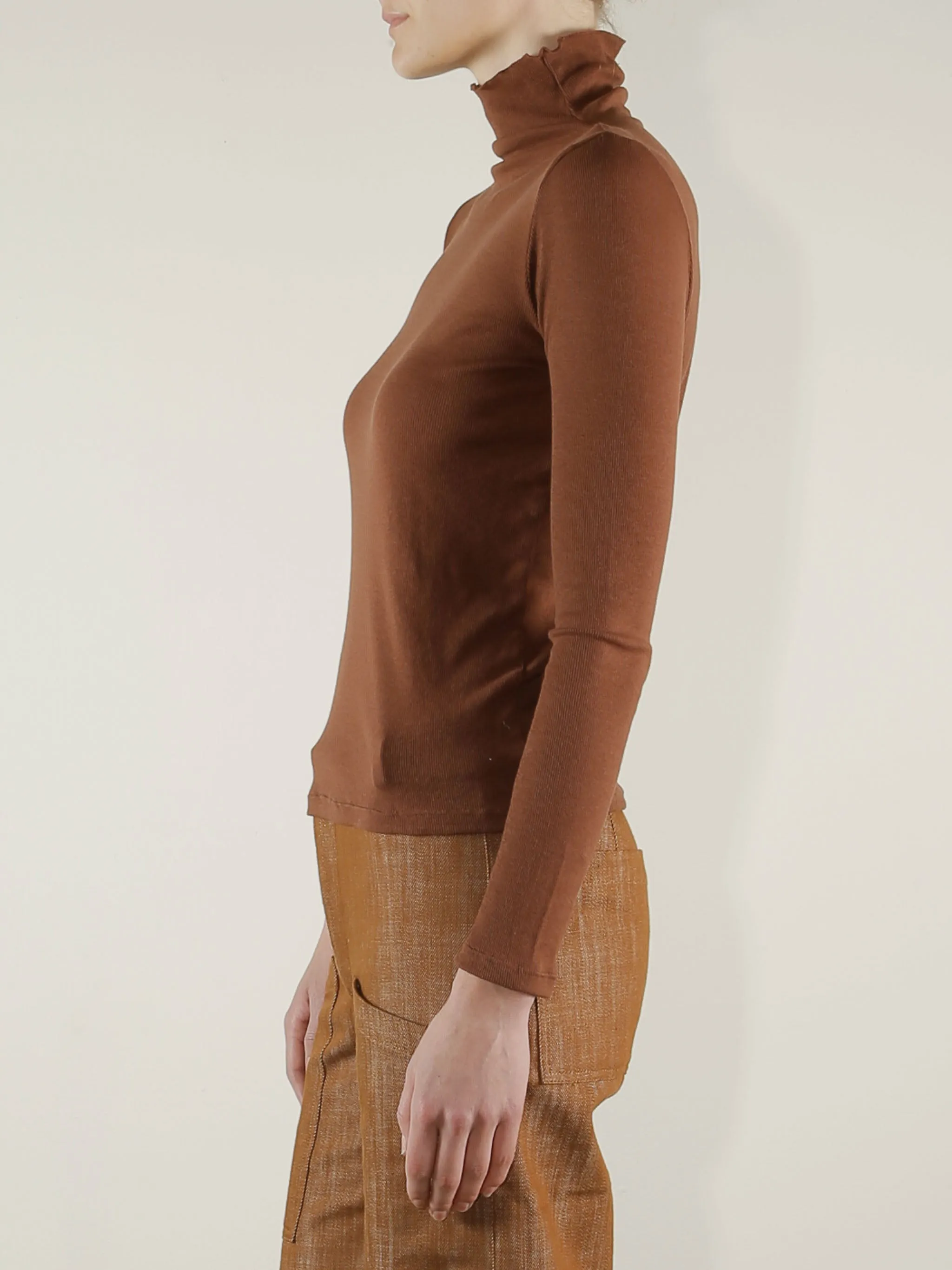 Cleo Turtleneck in Lightweight Rib - Umber