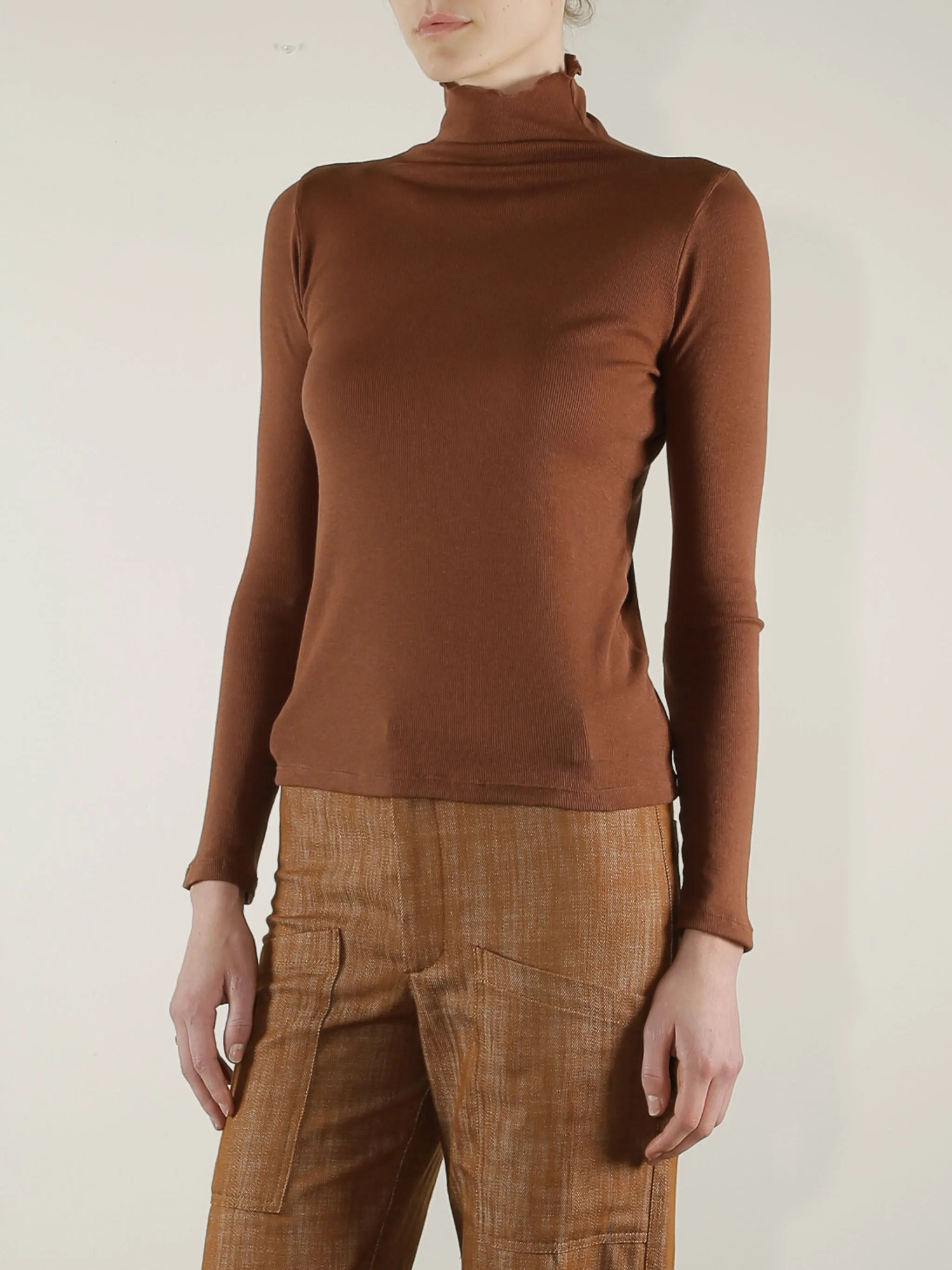 Cleo Turtleneck in Lightweight Rib - Umber