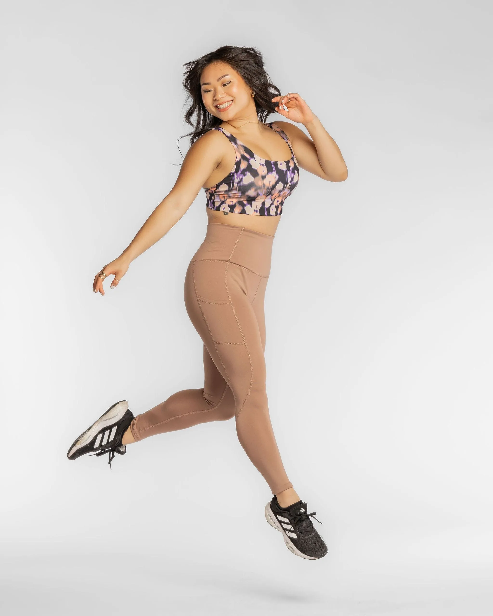 Hi Five Pocketed High-Waist Legging – Just Brew It