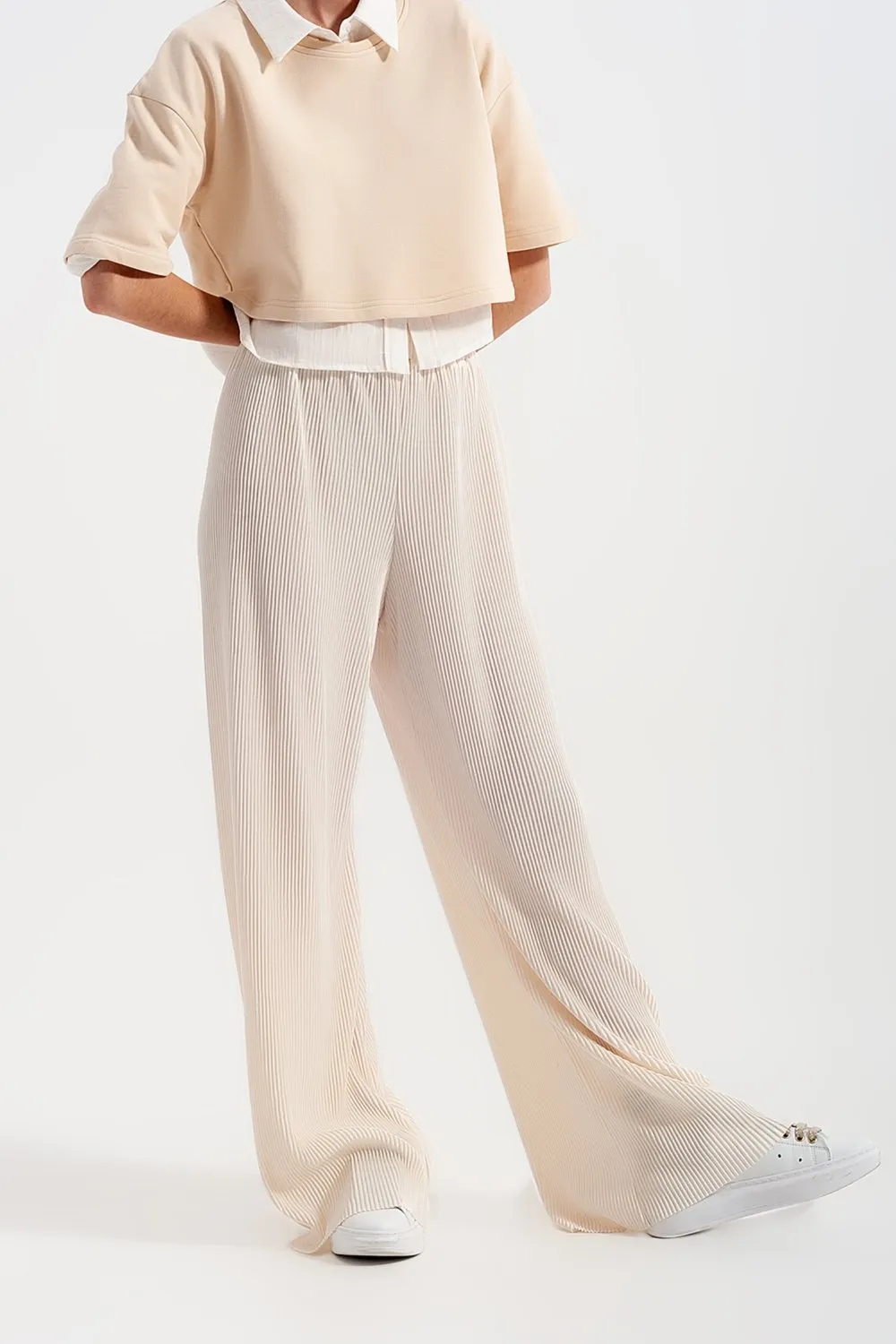 Relaxed Wide Leg Trousers in Plisse Cream